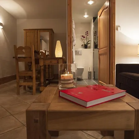 Hauts Hameaux Apartment *