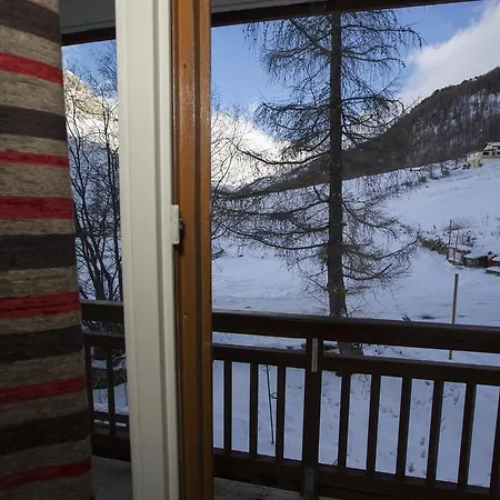 Hauts Hameaux Apartment